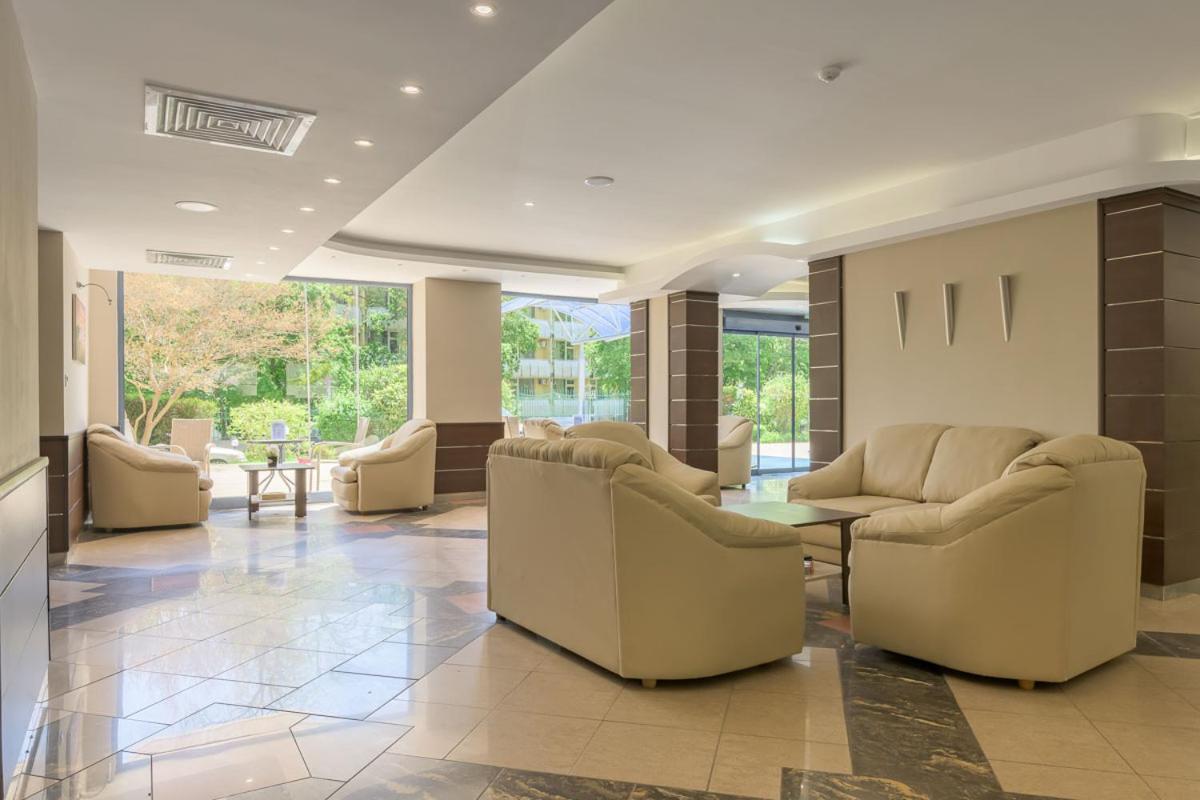 Hotel Rеgina Golden Sands Bagian luar foto