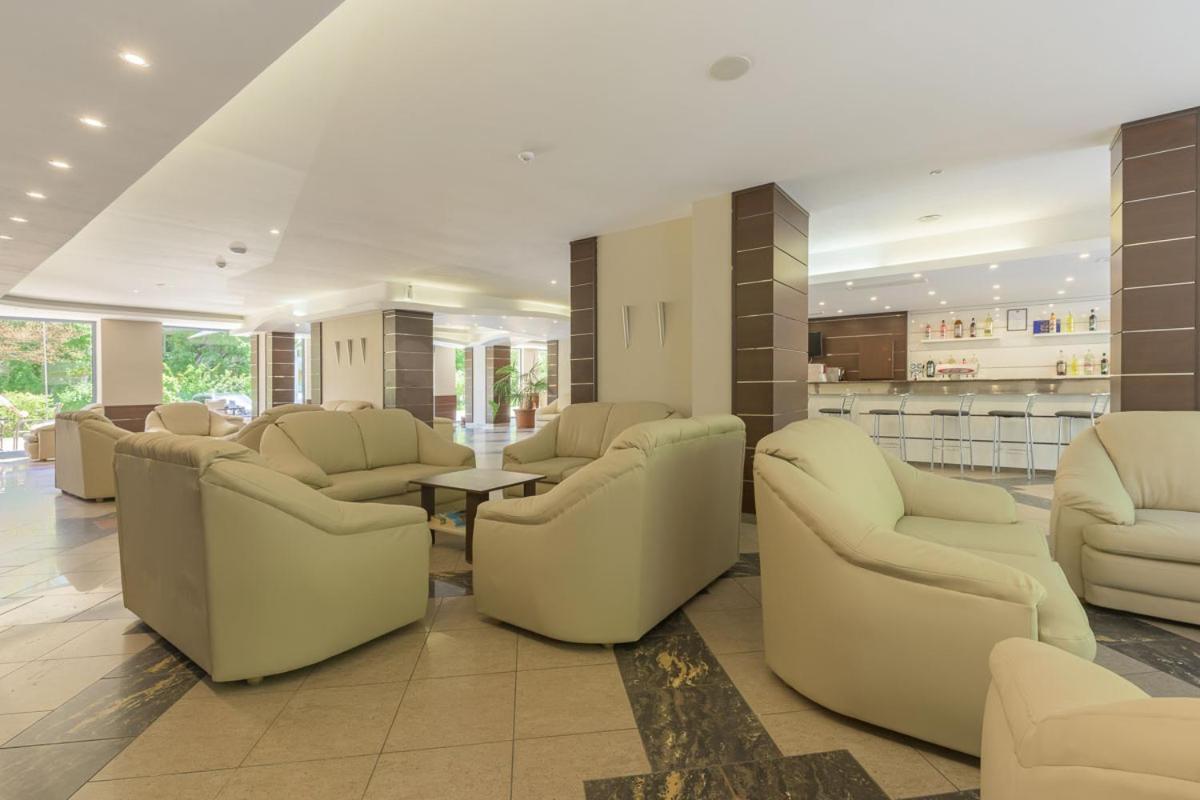 Hotel Rеgina Golden Sands Bagian luar foto
